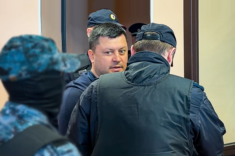 СКР попросил суд не продлевать меру пресечения Мавлиеву, а избрать другую, более суровую — заключение под стражу. В СКР считают, что Мавлиев может скрыться от следствия и уничтожить доказательства по делу