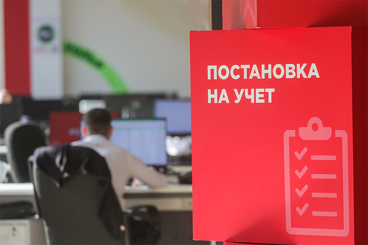 Возможности ставить авто на учет автосалоны лишились еще в начале этого месяца. Как сообщила Госавтоинспекция Татарстана в своем канале в «Максе», с 10 августа пункты регистрации машин в автосалонах «КАН Авто» и «ТТС» «временно не работают». Причиной этого в ГАИ назвали «технические работы»