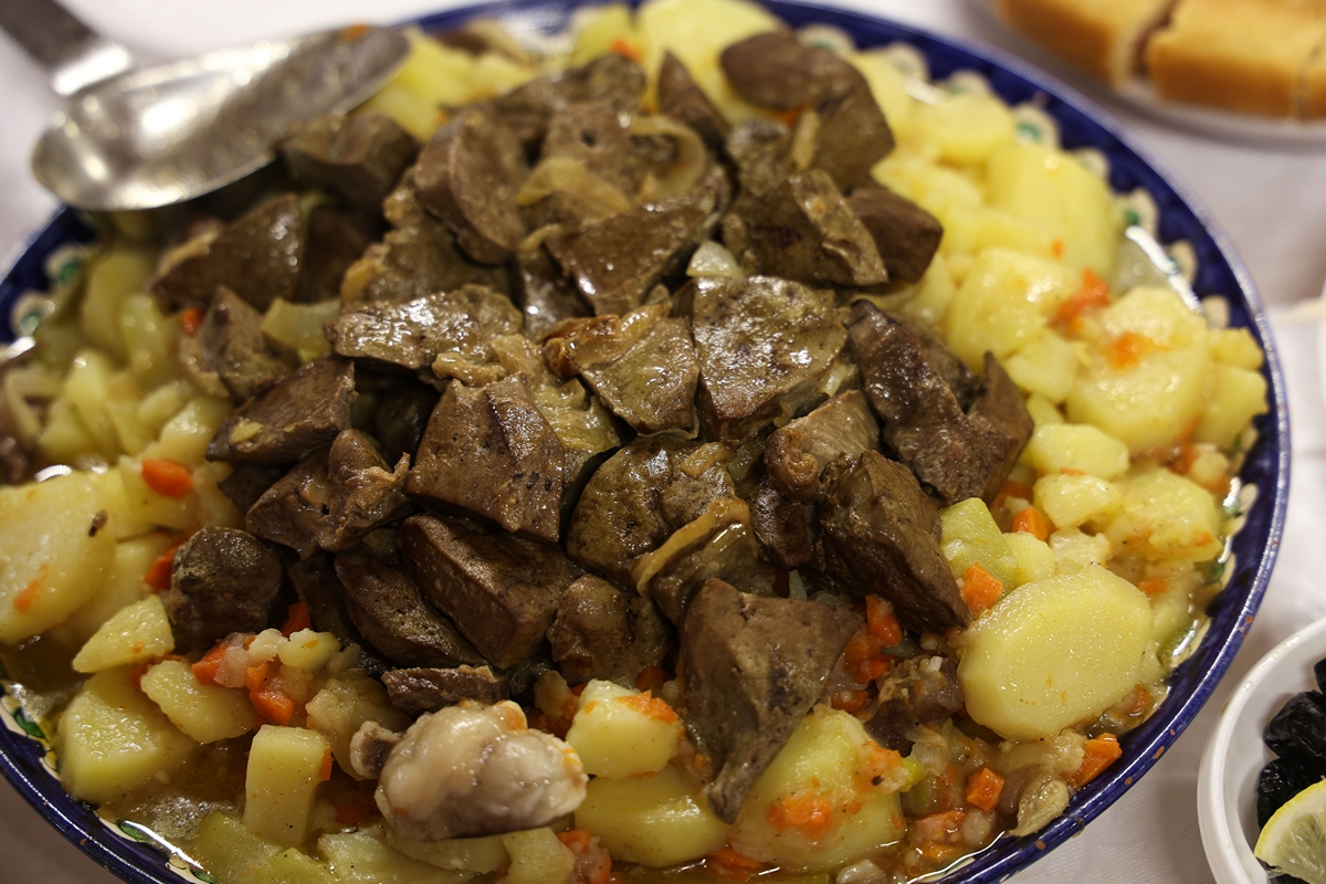 «Если вы возьмете кухню татарскую, то она вся на мясе — это баранина, конина и так далее. А вся русская кухня — это в основном водоплавающая птица и рыба. У нас нет баранины, мы не едим даже козлятину»