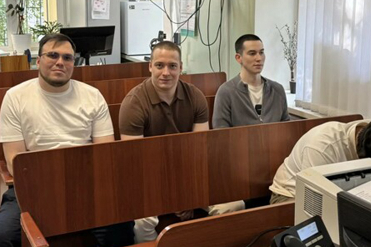 «Не знали друг друга до задержания»: «черные банкиры» из Trust2Pay пошли под суд