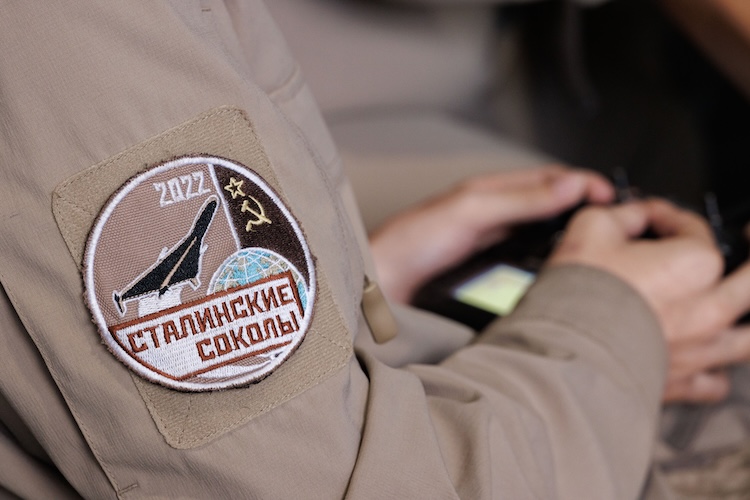 Если полностью погрузиться в симуляторы, то обучиться человеку с нуля возможно за пару суток