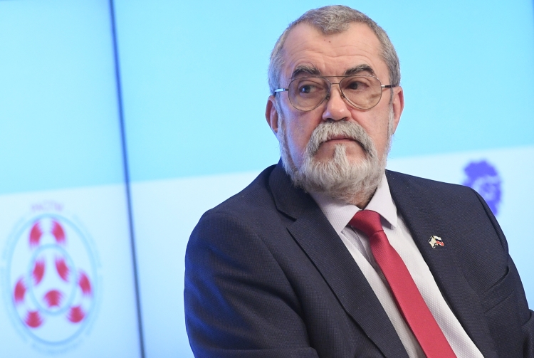 Владимир Никифоров: «В нашем российском понимании инфекционные болезни — это высокая температура, тяжелое недомогание, боль и ломота в костях и суставах, кашель, насморк и прочие схожие проявления»