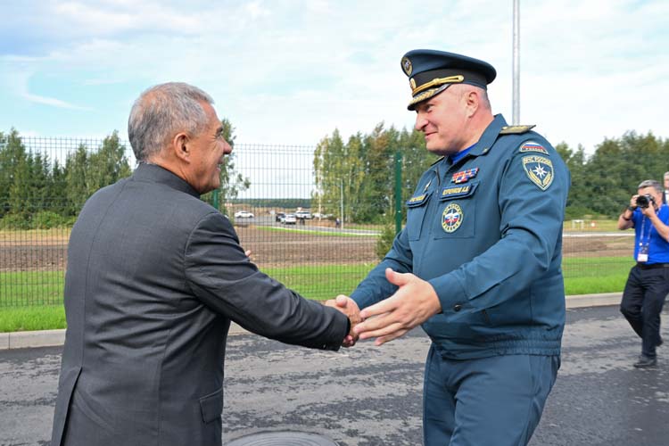 Глава МЧС России Александр Куренков и раис РТ Рустам Минниханов открыли учебно-тренировочный комплекс для подготовки пожарных и спасателей