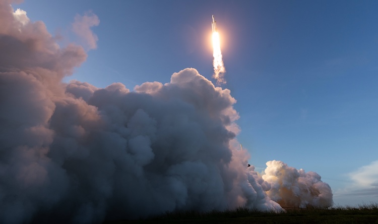 NASA запустило космический телескоп «Нэнси Грейс Роман» на ракете Falcon Heavy