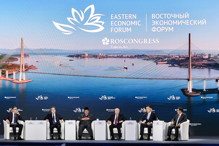 На этом бодром фоне Владимир Путин подвел итоги предыдущих одиннадцати лет дальневосточной политики