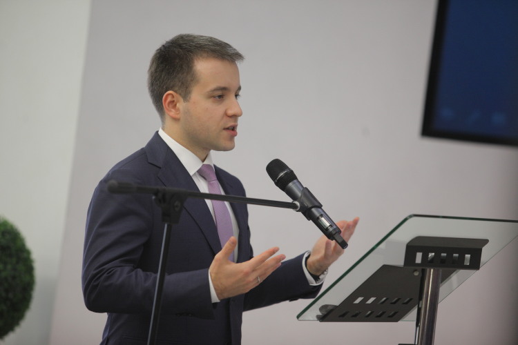 Именно навык создания, развития и поддержания работоспособности интернет-порталов и стал одним из определяющих в карьере будущего чиновника