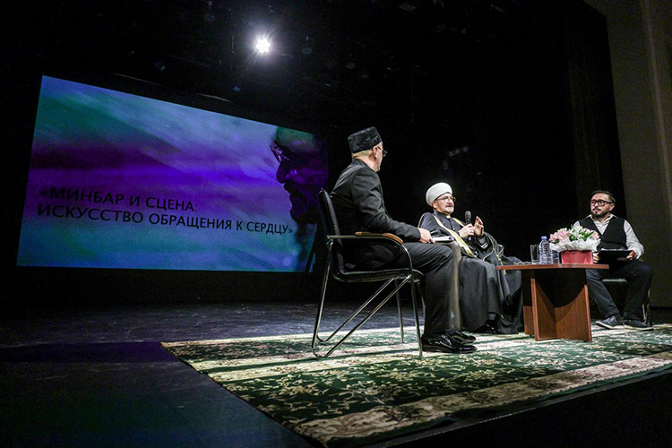 Герой вечера начал свой спич с напоминания, что проходит встреча в городе, объявленном в этом году культурной столицей исламского мира