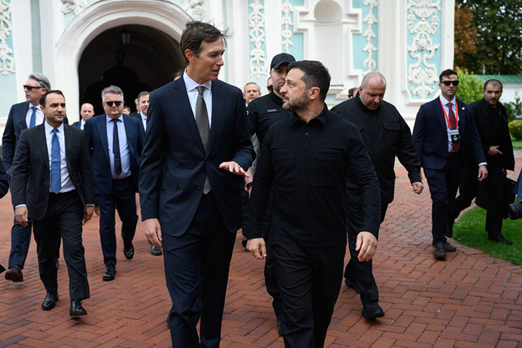 По данным американского портала Axios, Уиткофф и Кушнер заявили президенту Украины Владимиру Зеленскому о своих планах добиться прорыва в урегулировании конфликта до зимы