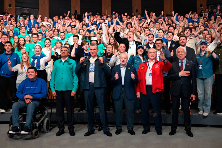 «Очень многие представители оппозиционных партий пытались походить на единороссов»
