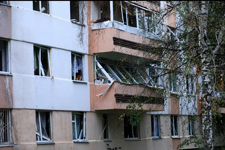 Во время атаки также пострадало несколько многоквартирных домов
