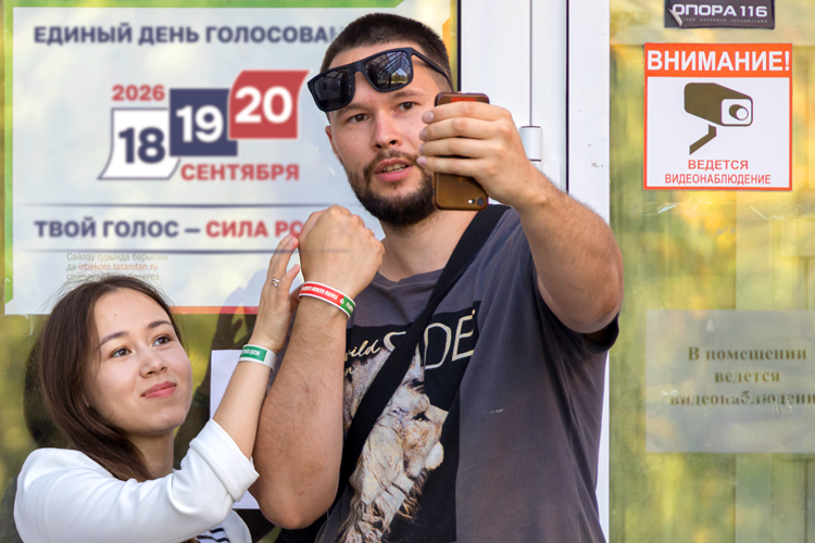 При угрозе БПЛА участок закрыт, избирателям споют «Отпетые мошенники», а бесплатный проезд – три дня