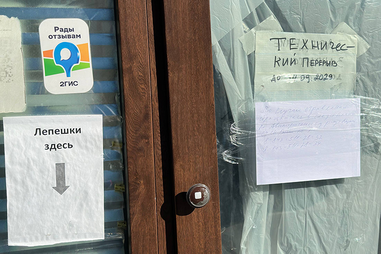 В 2ГИС у «NAN Кебаб №1» на редкость низкие 3,8 балла, на «Яндекс.Картах» оценка — не особо внушающие доверие 4,1