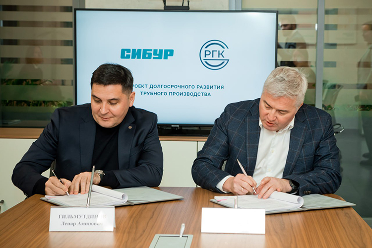 Молодая компания Гильмутдинова (на фото слева) начала быстро набирать обороты и уже входит в топ-3 крупнейших производителей пластиковых труб в стране