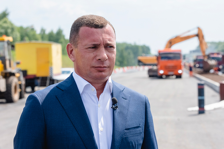 Вообще вся трудовая биография Данилова связана со сферой дорожного строительства