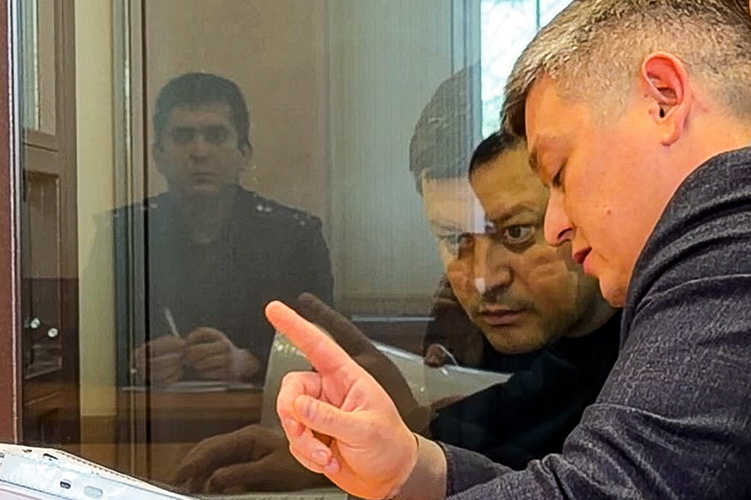 Пришли с обысками без санкции суда: Ратмир Мавлиев потянул за собой своего защитника?