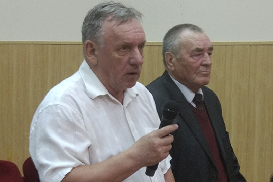 В начале 2018 года пенсионер Олег Першин (слева) подал в суд на ООО «Нижнекамская ТЭЦ» с требованием запретить компании сжигание кокса в будущем. Однако на втором заседании суд отказал ему в иске