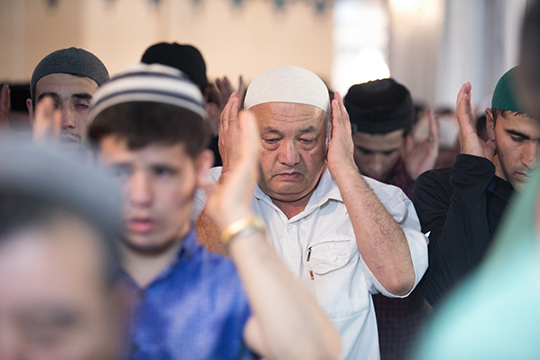 «В Татарстане, во время таравих-намаза во время Рамадана читается 20 ракаато намаза по мазхабу Абу Ханифы, а по Шафиитскому мазхабу в ДУМ Дагестане читают 8 ракаатов»