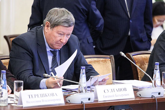 Евгений Султанов подчеркнул, что российская нация и многонациональный народ — несовпадающие понятия