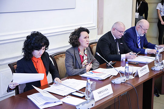 Талия Хабриева: «Поскольку преамбула — тема, которая возникла недавно, и очень много предложений. Надо сначала обсудить с экспертами, потом вынести на рабочую группу. К теме мы еще успеем вернуться»
