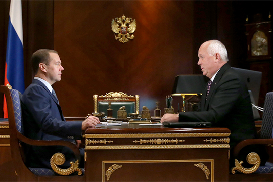 «Мастер пера» пишет, что Чемезов, возможно, единственный человек, который может заменить Дмитрия Медведева