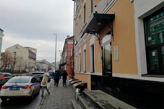 Филиал популярного в Казани халяль-кафе «Ханума» заработал на Чернышевского, 29а в феврале этого года. Он расположился в здании на месте некогда популярного в городе ресторана узбекской кухни «Хумо»