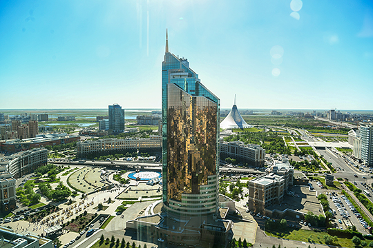 Астана… простите, Нур-Султан — великолепный современный город, с шикарными ресторанами, барами, вечеринками, и светом вечерних огней
