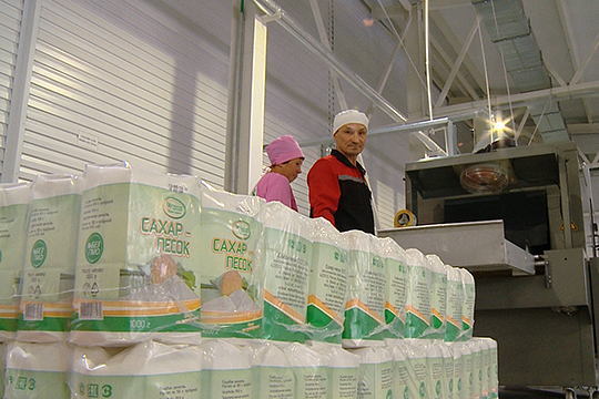 По оценкам эксперта, в этом сезоне Россия произведет 7,7 млн тонн сахара, при этом внутреннее потребление составляет 6 млн тонн, импорт — 0,2 млн тонн. Экспортные рынки занять непросто