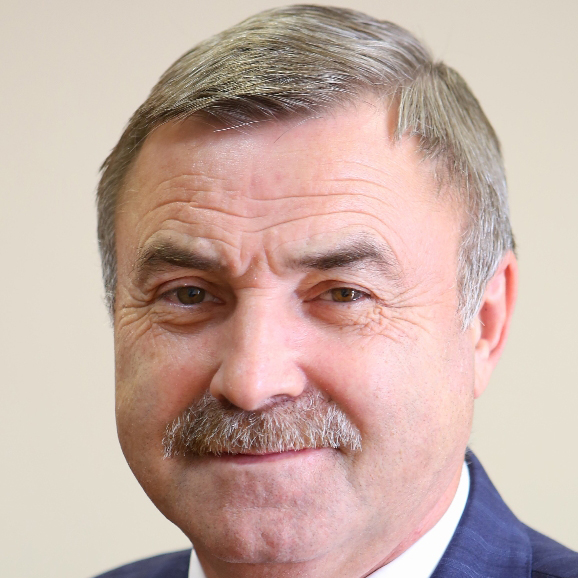 Фарит Ханифов — министр строительства, архитектуры и жилищно-коммунального хозяйства РТ