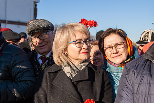 Самое пикантное, что среди авторов письма председатель национально-культурной автономии татар Башкортостана Римма Утяшева (справа)