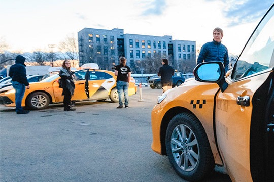 В Татарстане активно штрафуют водителей за отсутствие путевых листов, причем в конце прошлого года это происходило массово — против таксистов-нарушителей проводили специальный рейд ГИБДД