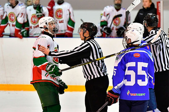 В Юношеской хоккейной лиге — ЧП: во время матча едва ли не в полных составах подрались «Динамо» и «Ак Барс»