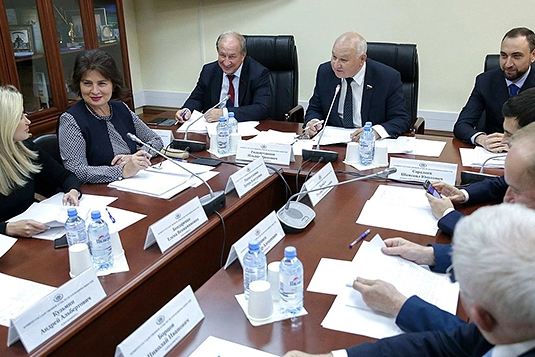 Гильмутдинов не забывал о других народах, населяющих Россию, внося соответствующие законопроекты. Только за 2019 год он внес шесть авторских законодательных инициатив