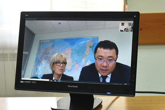 Генеральный директор «Хайер Рус» Сунь Чжэньхуа, находящийся в Москве, провел  телемост с челнинскими журналистами, в ходе которого рассказал о мерах профилактики заражения