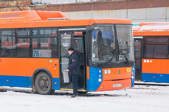 Был брошен камень и в огород водителей автобусов. Кадиков сообщил, что по вине таковых произошли 19 ДТП за год, в них пострадали 22 человека