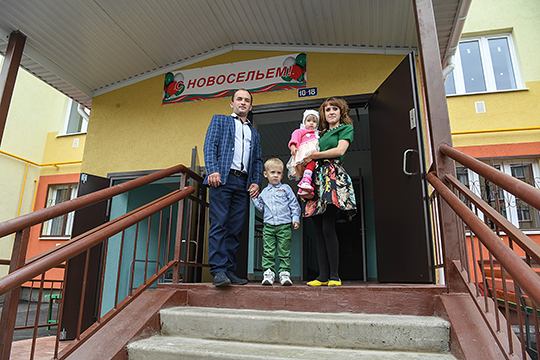 Татарстан лидирует по количеству выданных «семейных» ипотек в Поволжье: в 2018–2019 годах выдали 4,3 млрд рублей, за год за счет программы «Семейная ипотека» было куплено почти 2 тысячи квартир