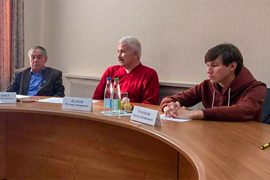 Артур Тумаков (справа): «Это типичное здание для того времени. Но в Татарстане таких зданий больше нет, именно с мезонином…»