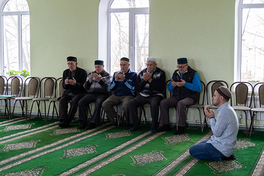 «Нужно задать вопрос: не почему имамов мало на селе, а как они появляются, хотя для них и не создают условия для жизни?»