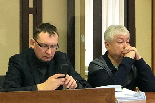 Впервые за несколько заседаний в процесс вмешался и адвокат Мусина Алексей Клюкин, он заявил ходатайство об оглашении показаний свидетеля со следствия и сам задавал вопросы