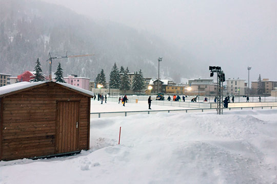 В Давосе всю неделю очень много снега. Для столицы горнолыжного спорта Швейцарии это хорошо, к тому же трудно представить рождественские каникулы без снега