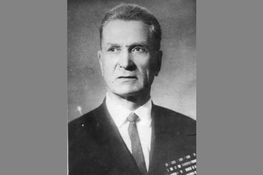 1 июля 1941 года Окулов был назначен директором 124-го завода в Казани. В октябре 1941 года принимал эвакуированный из Москвы 22-й авиационный завод