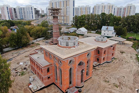 Высокий минарет будущей мечети будет заметен издалека, став настоящим маяком для странствующих, гости смогут сделать остановку и помолиться в комфортных условиях