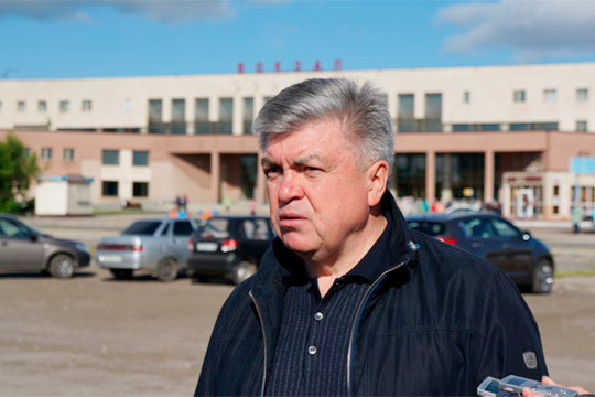 Близкие к мэру люди говорят о том, что Магдеев якобы планирует пойти на повышение и возглавить какой-нибудь регион России — возможно, речь идет об Ульяновской области
