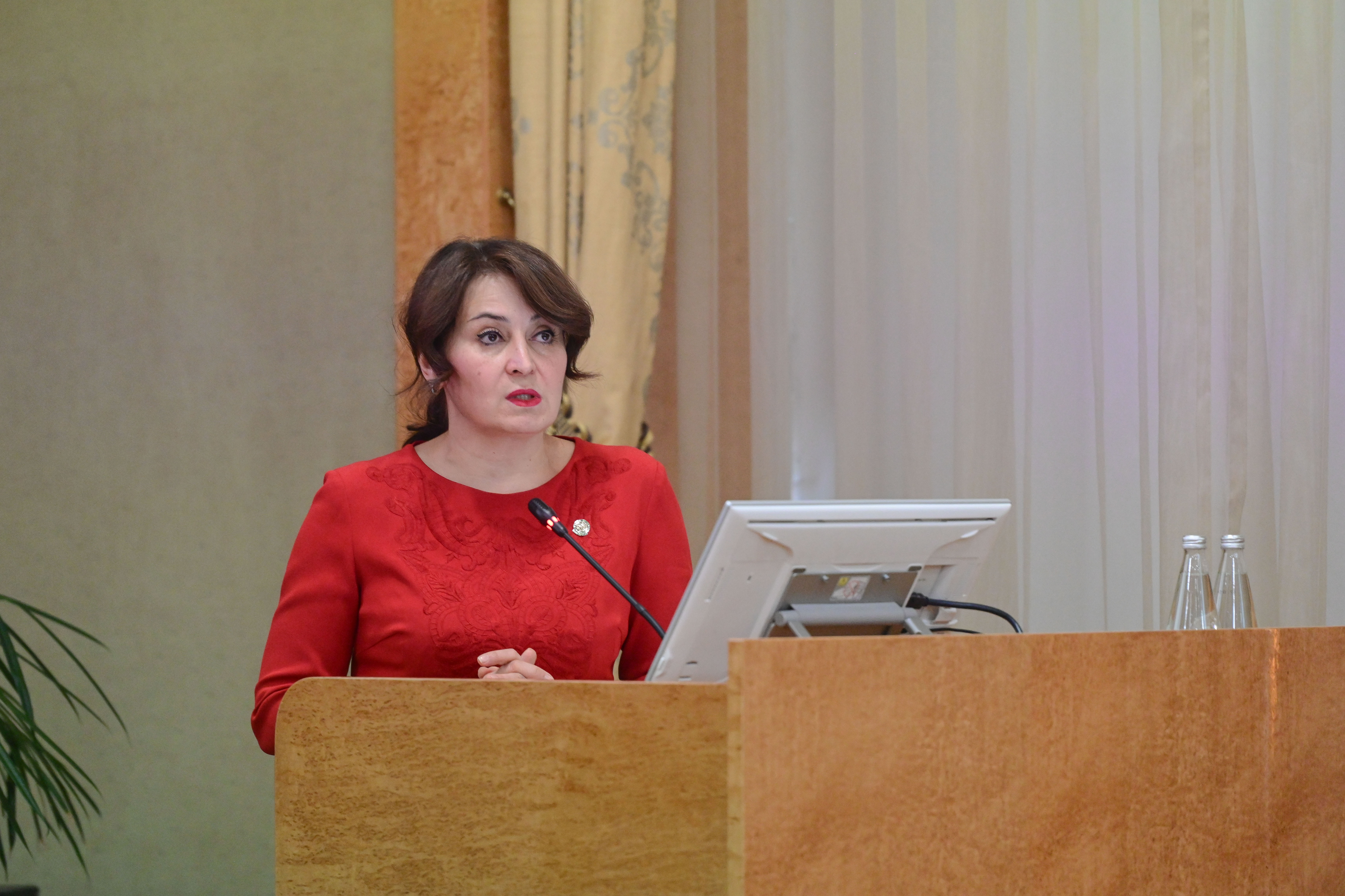 Лейла Фазлеева