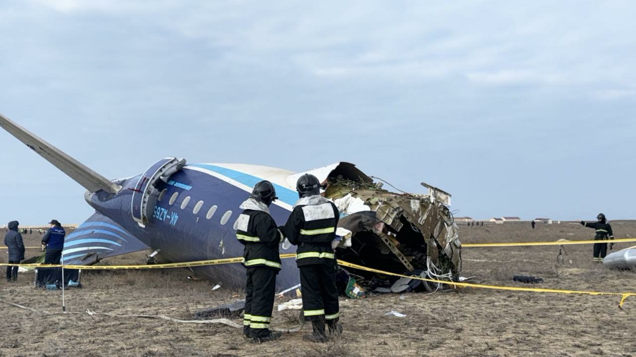 Самолет AZAL, потерпевший крушение 25 декабря.