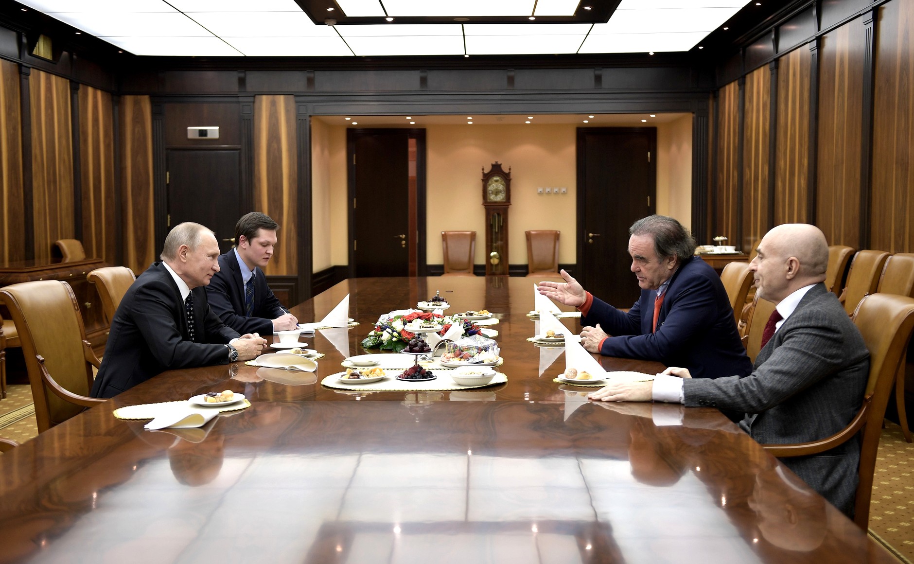 Встреча Владимира Путина с Оливером Стоуном в 2017 году