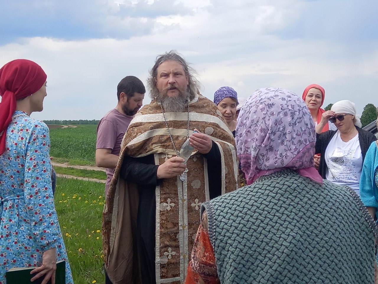 Настоятель храма Смоленской иконы Божией Матери села Аркатово отец Михаил