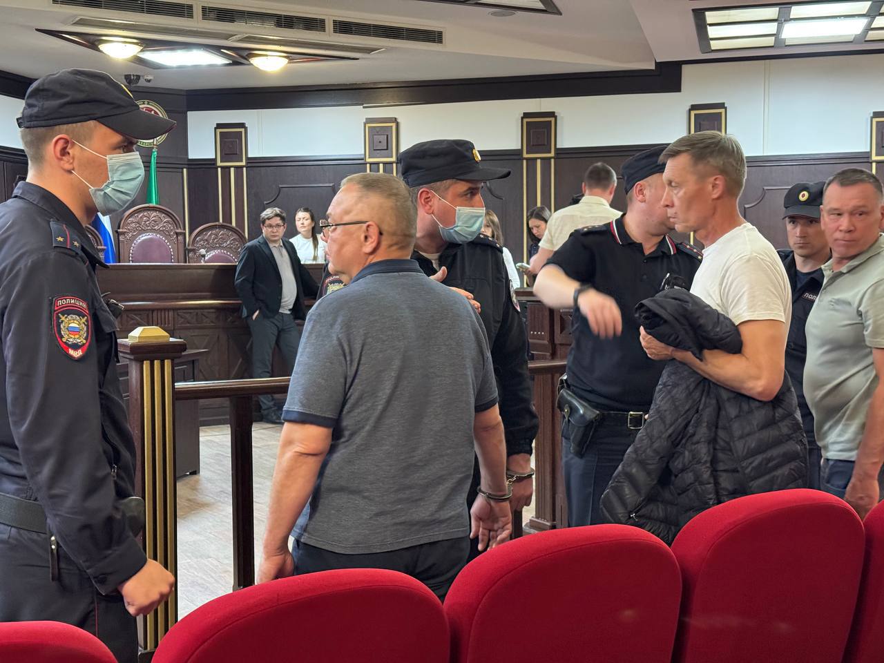 Фирдинат Юсупов в наручниках