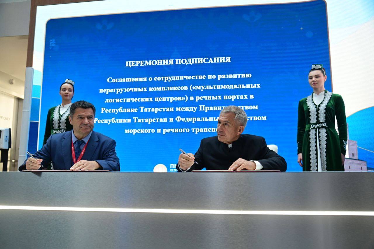 Андрей Тарасенко и Рустам Минниханов