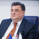 Глава минюста заявил, что желающим развестись нужно «вправлять мозги»