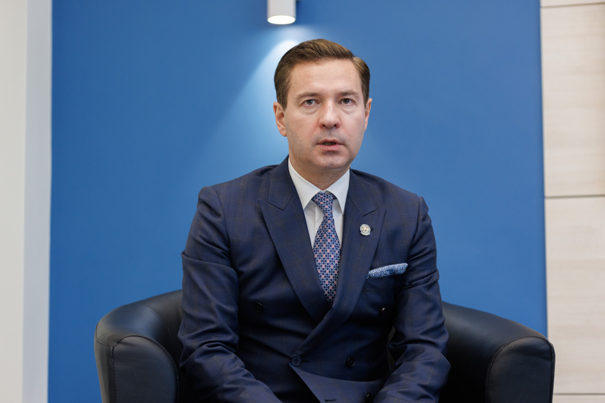 Владимир Леонов